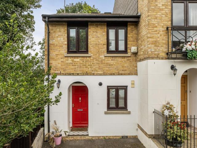 2 bedroom end of terrace house for sale