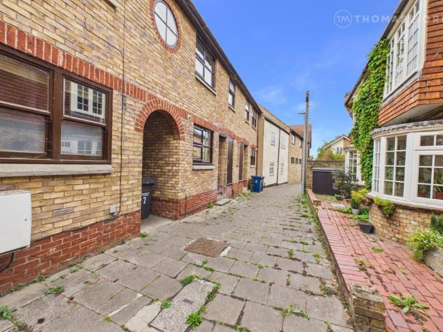 2 bedroom end of terrace house for sale