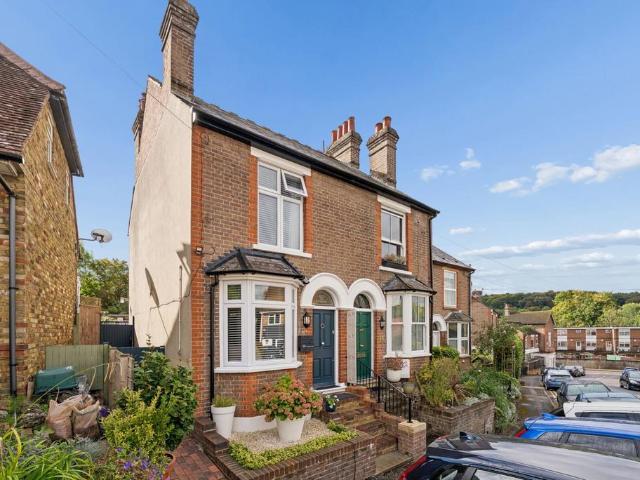 2 bedroom end of terrace house for sale