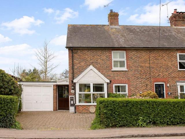 2 bedroom end of terrace house for sale