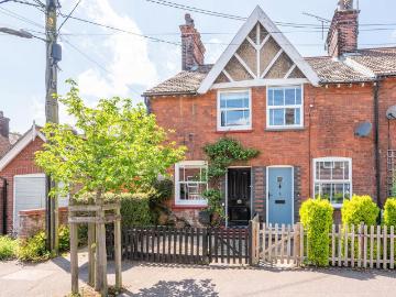 2 bedroom end of terrace house for sale