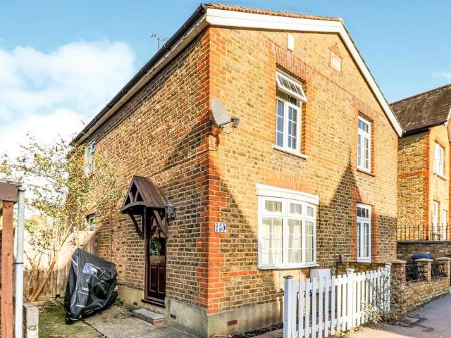 2 bedroom end of terrace house for sale