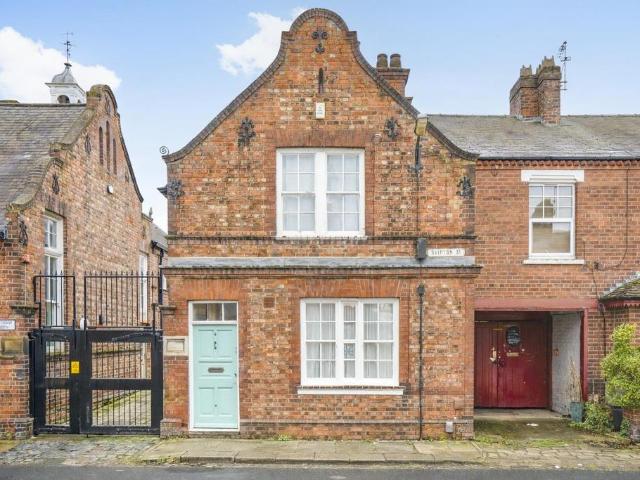 2 bedroom end of terrace house for sale