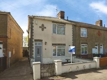 2 bedroom end of terrace house for sale