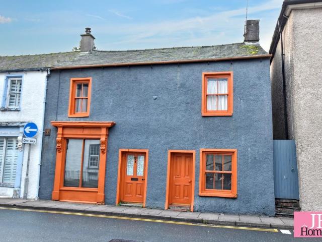 2 bedroom end of terrace house for sale