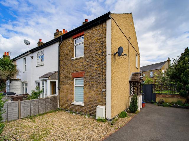 2 bedroom end of terrace house for sale