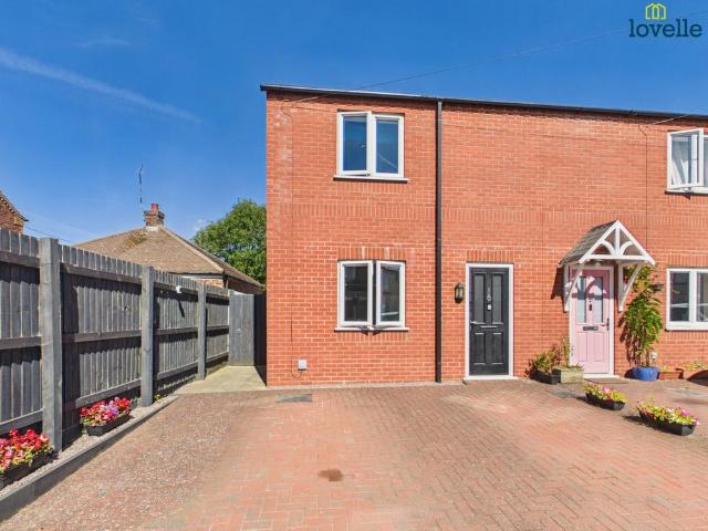 3 bedroom end of terrace house for sale