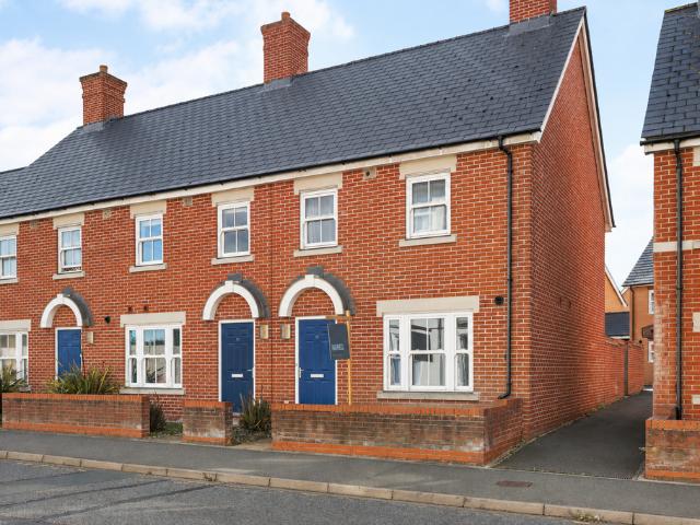 2 bedroom semi detached house for sale