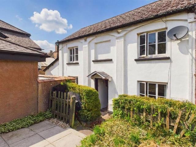 2 bedroom end of terrace house for sale