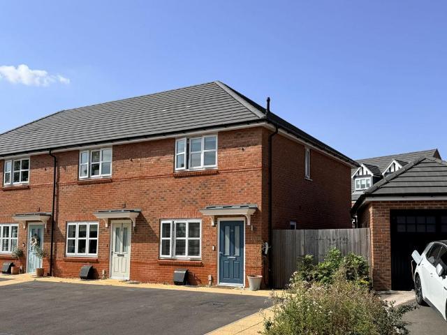 2 bedroom end of terrace house for sale