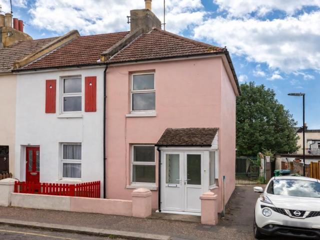 2 bedroom end of terrace house for sale