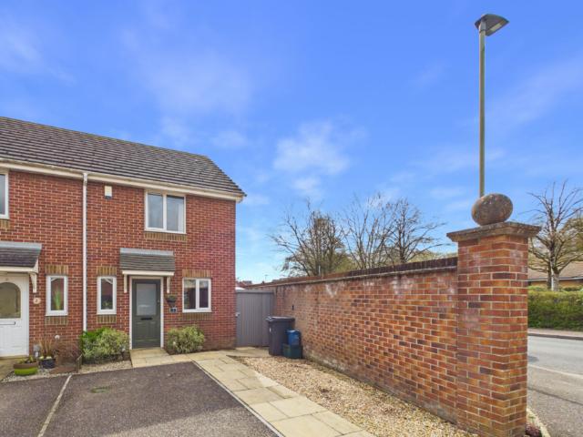 2 bedroom end of terrace house for sale