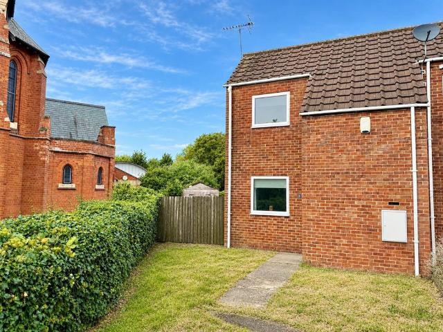 2 bedroom end of terrace house for sale
