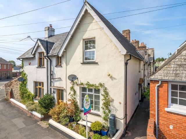 2 bedroom end of terrace house for sale