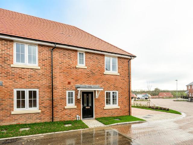 2 bedroom end of terrace house for sale