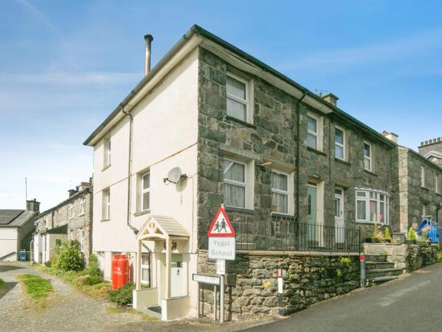 2 bedroom end of terrace house for sale