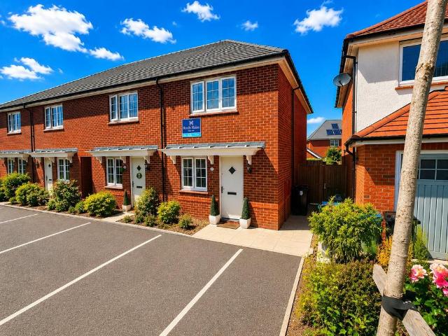 2 bedroom end of terrace house for sale
