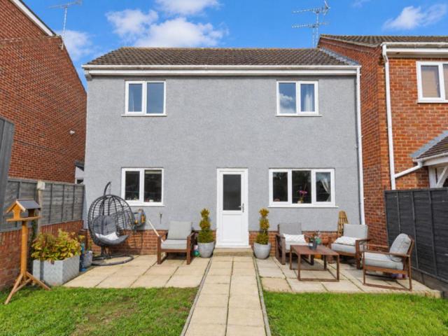 2 bedroom end of terrace house for sale