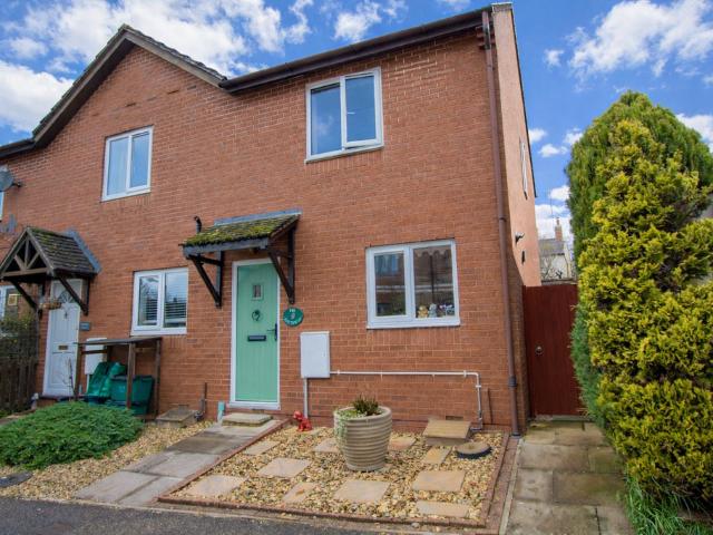 2 bedroom end of terrace house for sale