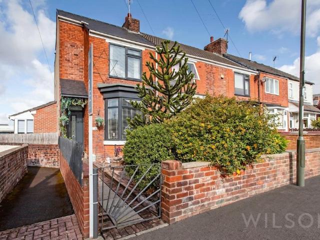 2 bedroom end of terrace house for sale