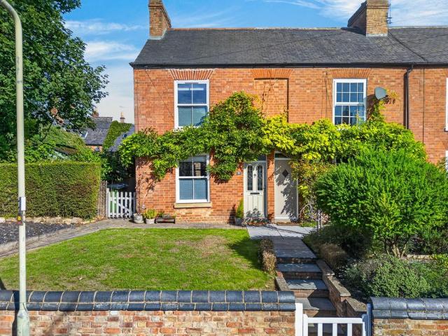 2 bedroom end of terrace house for sale