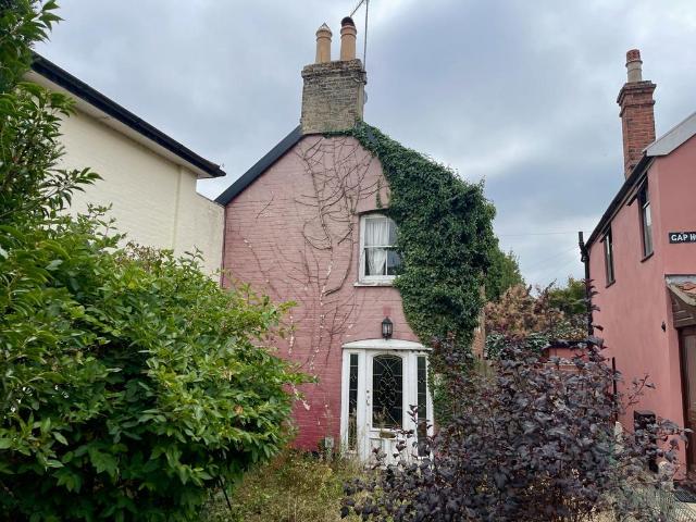2 bedroom end of terrace house for sale