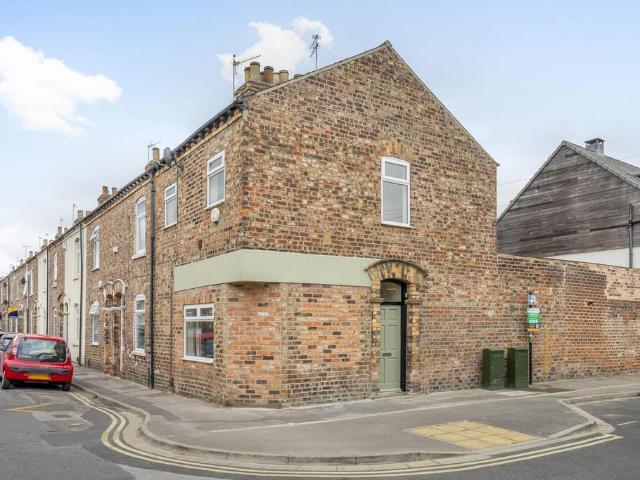 2 bedroom end of terrace house for sale