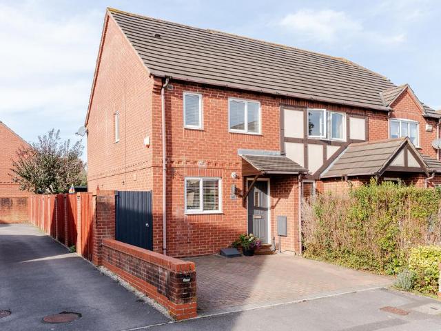2 bedroom end of terrace house for sale