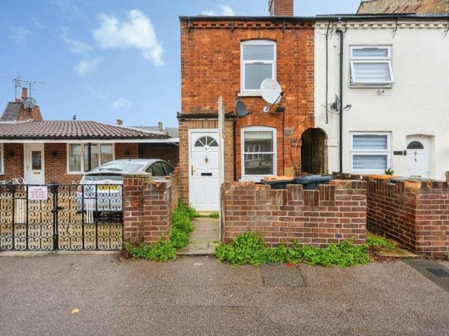 2 bedroom end of terrace house for sale