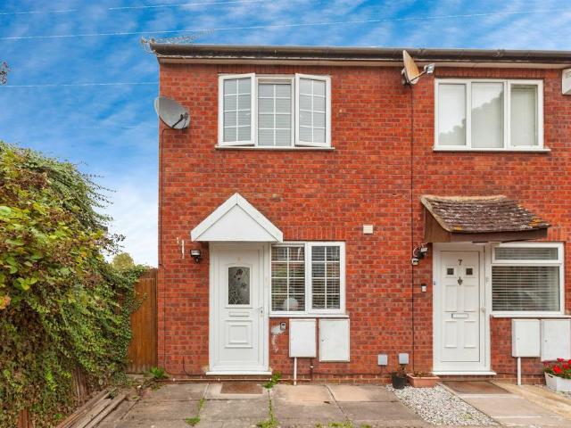 2 bedroom end of terrace house for sale
