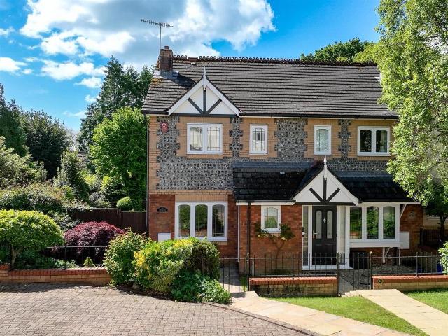 2 bedroom end of terrace house for sale