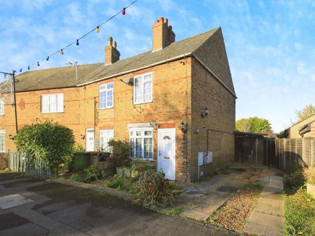 2 bedroom end of terrace house for sale