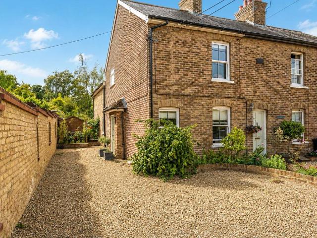 2 bedroom end of terrace house for sale