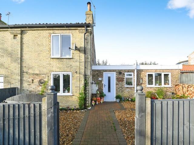 2 bedroom end of terrace house for sale