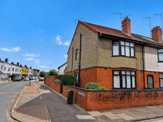 2 bedroom end of terrace house for sale