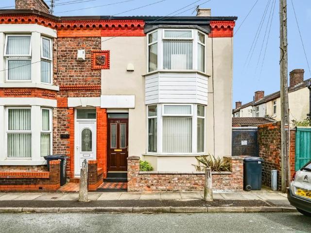 2 bedroom end of terrace house for sale