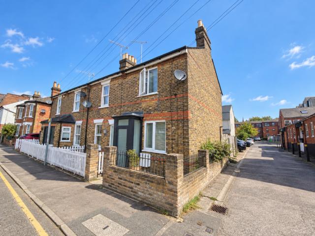 2 bedroom end of terrace house for sale