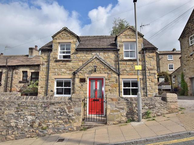 2 bedroom link detached house for sale