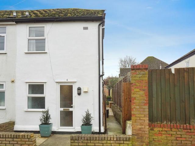 2 bedroom end of terrace house for sale