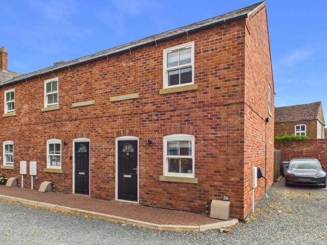 2 bedroom end of terrace house for sale