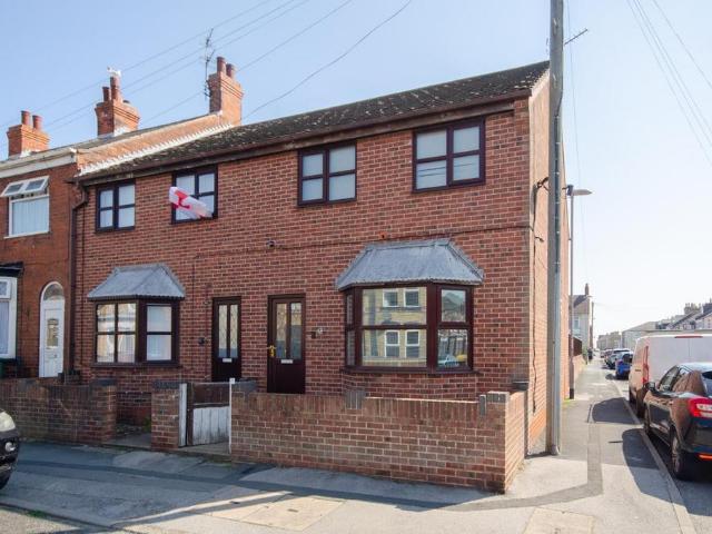 2 bedroom end of terrace house for sale