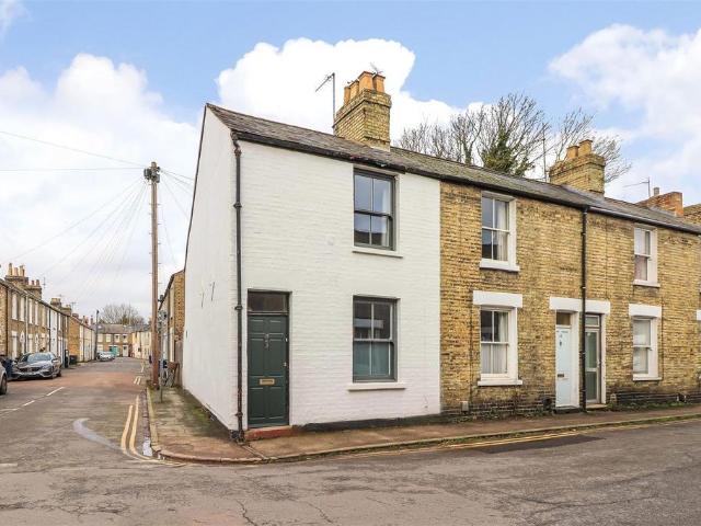 2 bedroom end of terrace house for sale