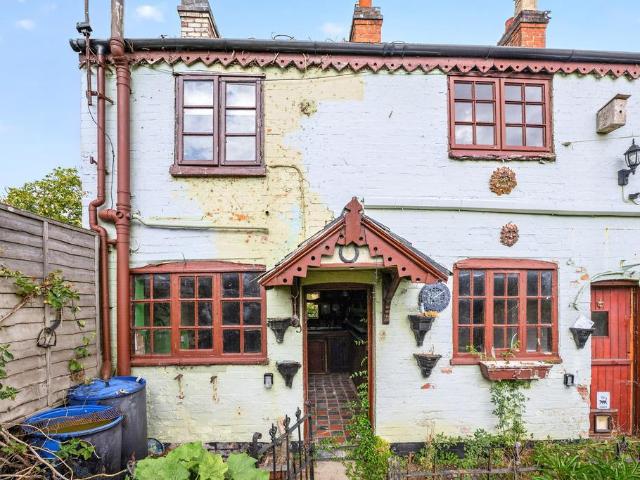 2 bedroom end of terrace house for sale