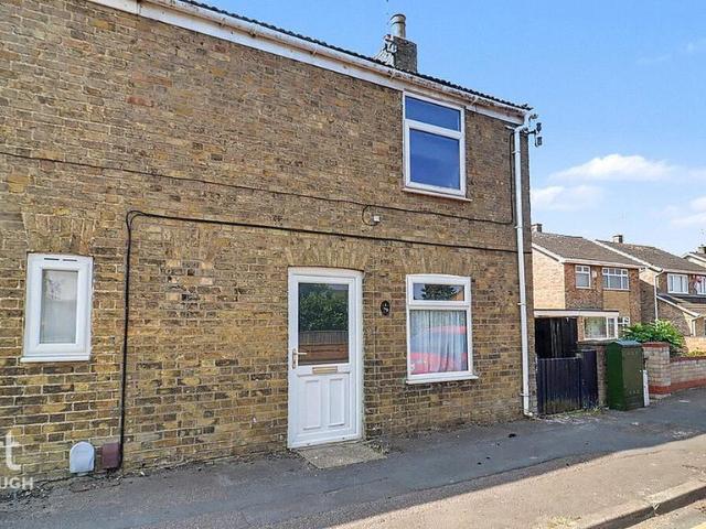 2 bedroom end of terrace house for sale