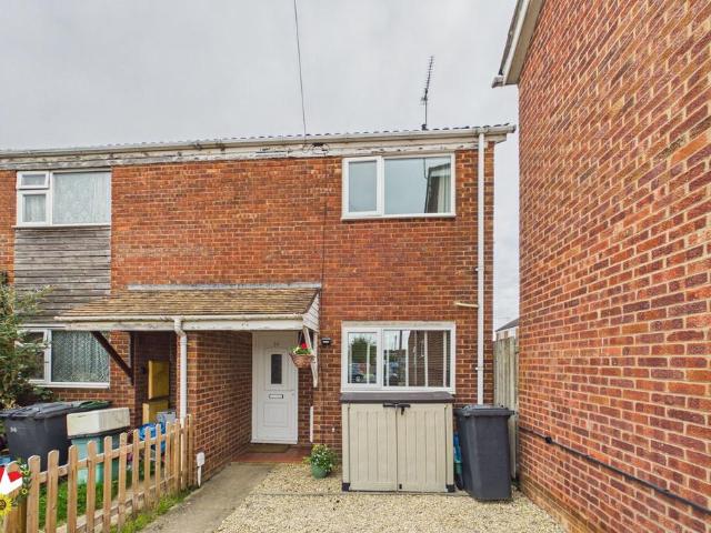 2 bedroom end of terrace house for sale