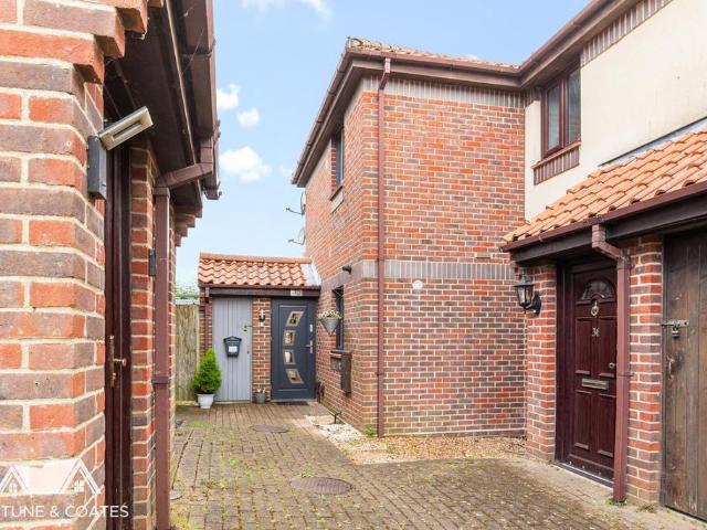 2 bedroom end of terrace house for sale
