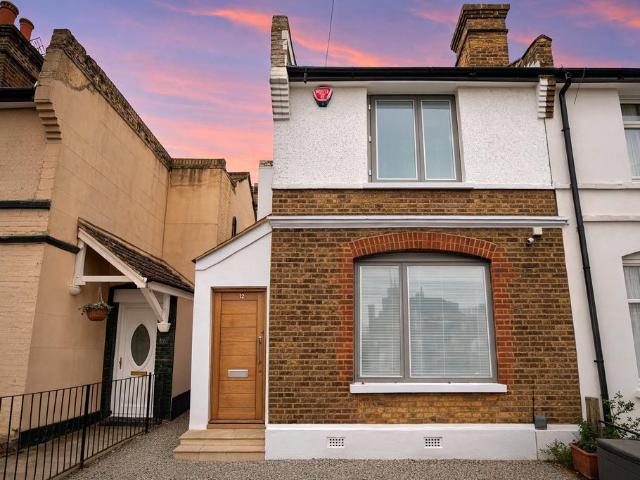 2 bedroom end of terrace house for sale