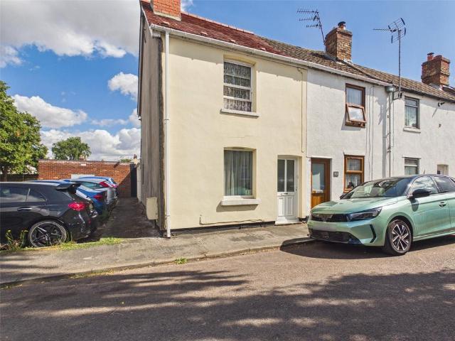 2 bedroom end of terrace house for sale