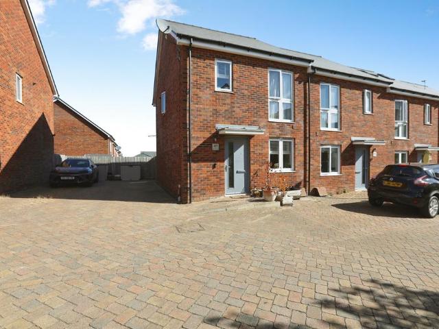 2 bedroom end of terrace house for sale