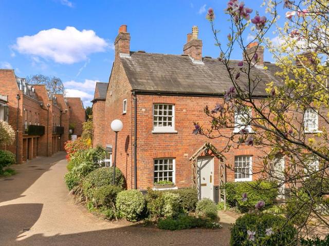 2 bedroom end of terrace house for sale